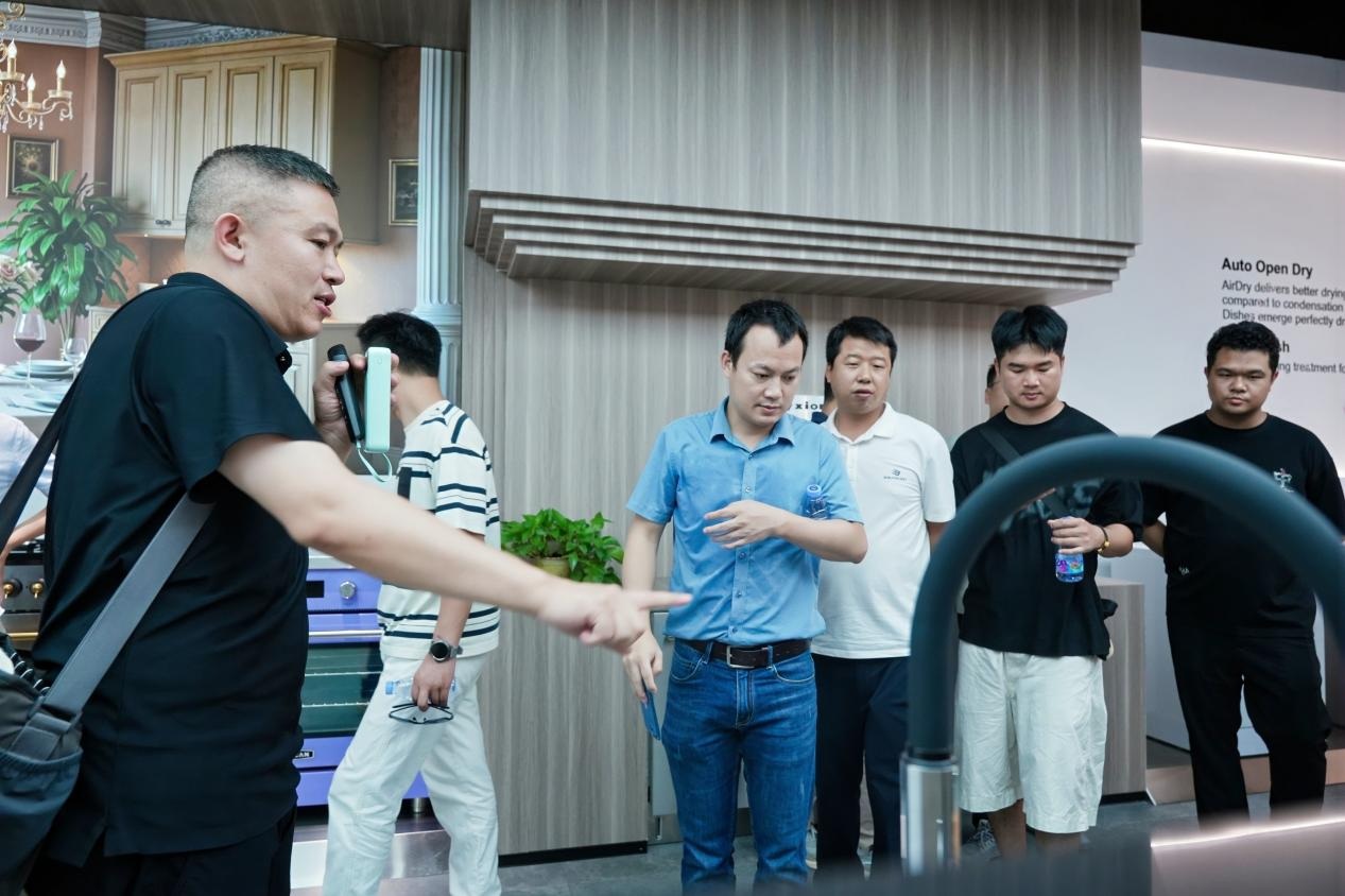 谁说不锈钢是“单调”的？索而（THOR）如何用【艺术烤漆】工艺，打造千变万化的厨房色彩？-索而THOR